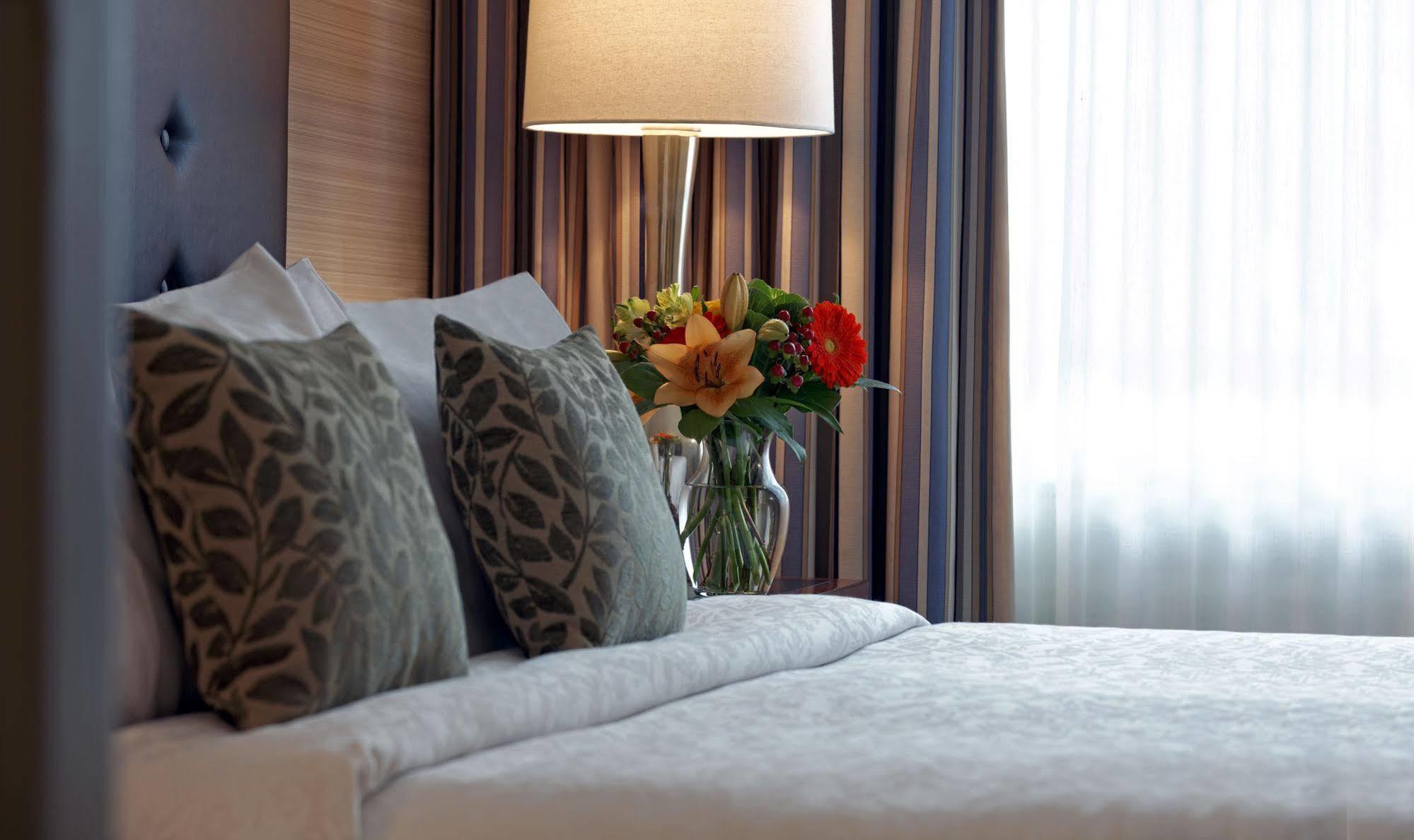 Cambridge Suites Toronto Esterno foto